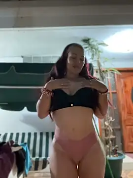 ArielFerrara online show from July 19, 2026, 4:21 am