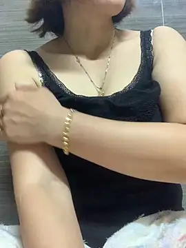 Emlyla online show from June 1, 2026, 9:31 am