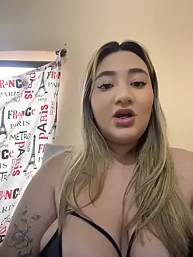 Snapshot of Juliette_belle chatting on June 3, 2026, 6:01 pm Juliette belle online show from June 3, 2026, 6:01 pm