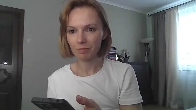 Snapshot of AdelleLovee_ chatting on June 4, 2026, 3:28 pm AdelleLovee online show from June 4, 2026, 3:28 pm