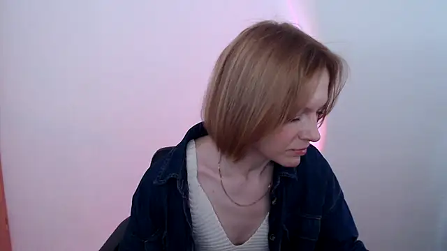 Snapshot of AdelleLovee_ chatting on June 8, 2026, 7:20 am AdelleLovee online show from June 8, 2026, 7:20 am