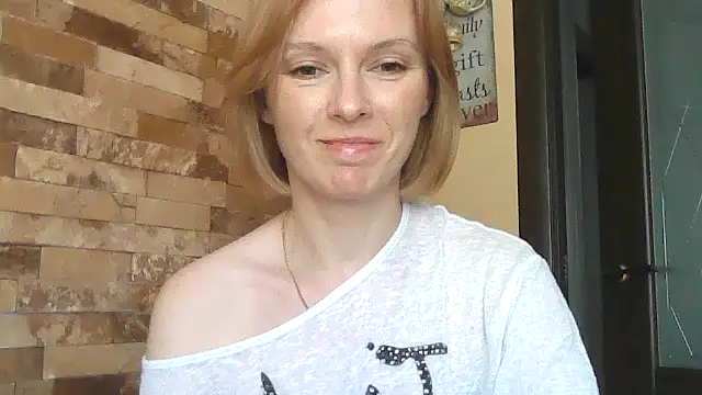 Snapshot of AdelleLovee_ chatting on June 11, 2026, 12:02 pm AdelleLovee online show from June 11, 2026, 12:02 pm