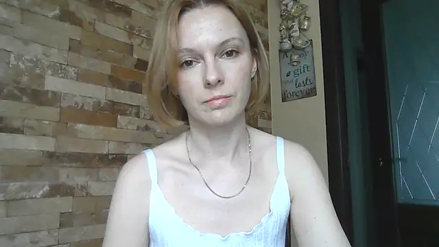 Snapshot of AdelleLovee_ chatting on June 10, 2026, 10:05 am AdelleLovee online show from June 10, 2026, 10:05 am