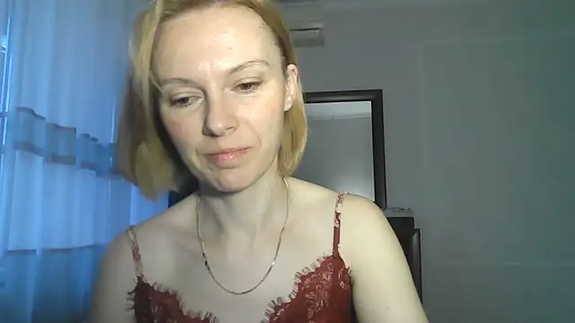 Snapshot of AdelleLovee_ chatting on June 12, 2026, 5:10 pm AdelleLovee online show from June 12, 2026, 5:10 pm
