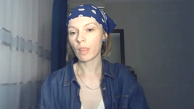 Snapshot of AdelleLovee_ chatting on June 7, 2026, 6:13 pm AdelleLovee online show from June 7, 2026, 6:13 pm