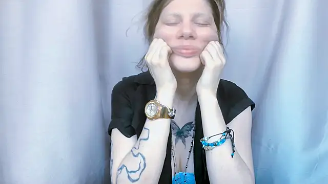 Snapshot of VivienDarkbloom chatting on June 6, 2026, 12:43 pm VivienDarkbloom online show from June 6, 2026, 12:43 pm