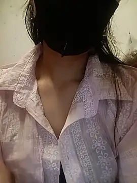 assurl-love online show from June 3, 2026, 5:06 pm