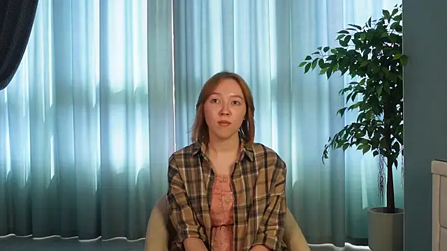 LeliaSavich online show from June 3, 2026, 4:02 am