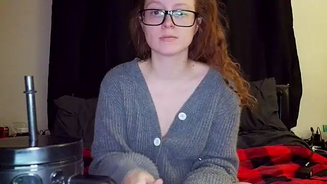 poisonivyy95 online show from June 4, 2026, 1:43 am