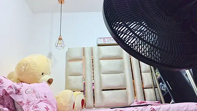 AriianaRosee online show from July 7, 2026, 1:25 pm