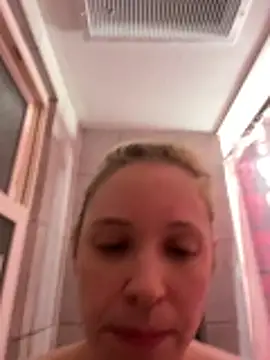 redrumredroom online show from June 3, 2026, 3:18 am