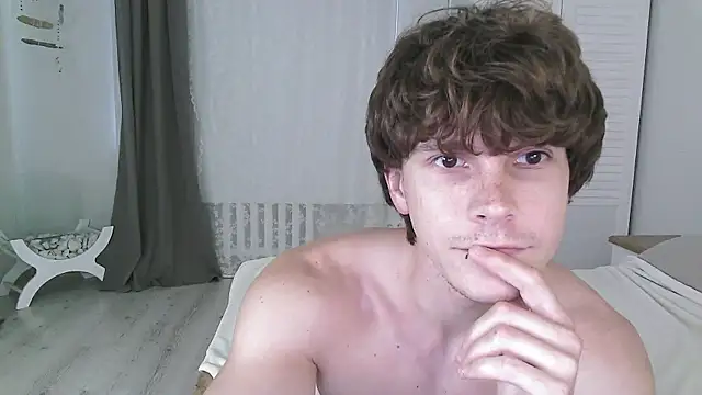 Snapshot of Eric_Crush chatting on July 15, 2026, 12:45 pm Eric Crush online show from July 15, 2026, 12:45 pm