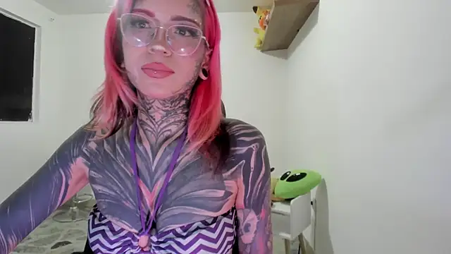 Nickidoll66  online show from July 3, 2026, 2:51 am