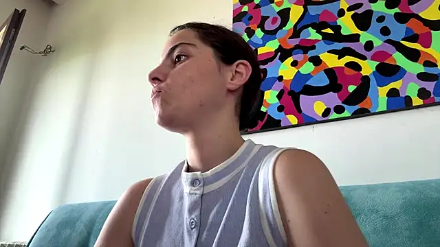 Snapshot of MarisaKomar chatting on June 19, 2026, 9:15 am MarisaKomar online show from June 19, 2026, 9:15 am