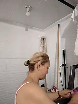 Snapshot of Sol_brillante chatting on July 10, 2026, 2:50 pm Sol brillante online show from July 10, 2026, 2:50 pm