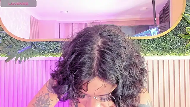 julimonroe  online show from June 11, 2026, 3:14 am