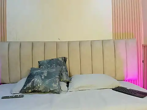 julimonroe  online show from June 17, 2026, 1:05 am