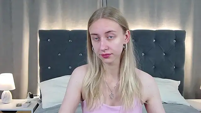 Snapshot of LirienVexx chatting on July 8, 2026, 4:02 am LirienVexx online show from July 8, 2026, 4:02 am