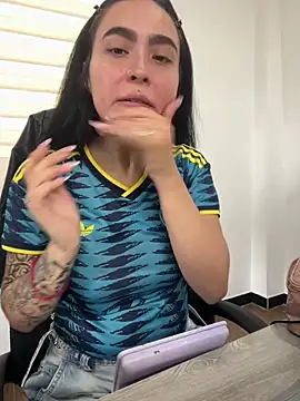 Snapshot of Sara_fernandez- chatting on June 17, 2026, 2:27 pm Sara fernandez- online show from June 17, 2026, 2:27 pm