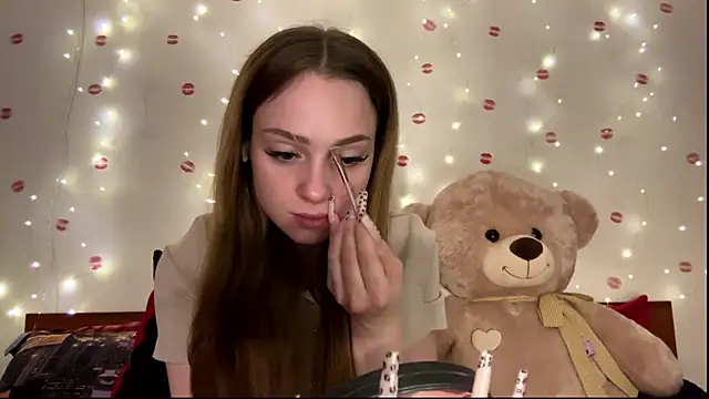 Snapshot of itskylieee chatting on June 11, 2026, 1:19 pm itskylieee online show from June 11, 2026, 1:19 pm