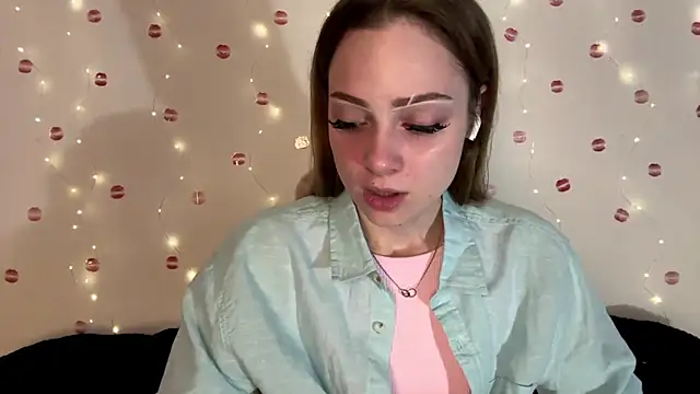 Snapshot of itskylieee chatting on July 19, 2026, 9:17 am itskylieee online show from July 19, 2026, 9:17 am