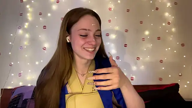 Snapshot of itskylieee chatting on June 16, 2026, 10:04 am itskylieee online show from June 16, 2026, 10:04 am