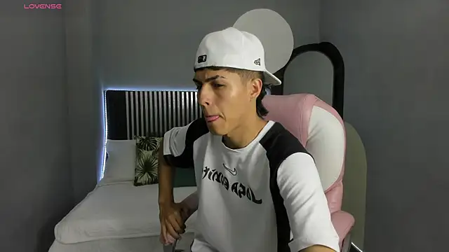 Snapshot of Axel_Mendozaa chatting on June 11, 2026, 8:06 pm Axel Mendozaa online show from June 11, 2026, 8:06 pm