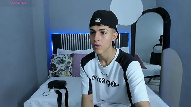 Snapshot of Axel_Mendozaa chatting on July 8, 2026, 8:20 pm Axel Mendozaa online show from July 8, 2026, 8:20 pm