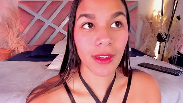 Snapshot of Layra_rous chatting on July 4, 2026, 6:01 pm Layra rous online show from July 4, 2026, 6:01 pm