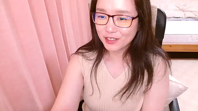 Snapshot of LENA-xo chatting on June 28, 2026, 7:03 am LENA-xo online show from June 28, 2026, 7:03 am