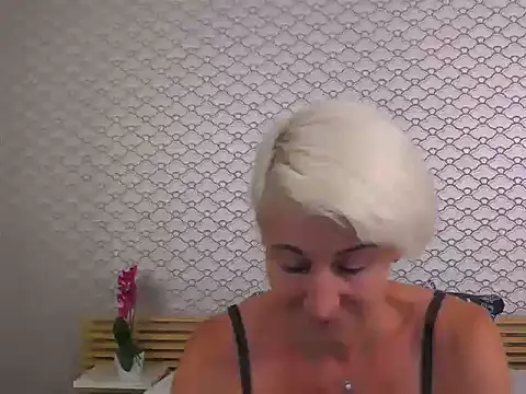 Snapshot of Aria_SkyX chatting on July 13, 2026, 10:14 am Aria SkyX online show from July 13, 2026, 10:14 am