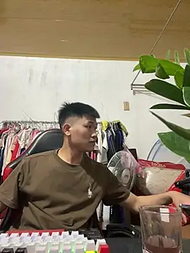 anhlam99 online show from June 4, 2026, 2:11 pm