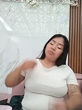 Snapshot of Amber_Herrera chatting on June 10, 2026, 12:17 pm Amber Herrera online show from June 10, 2026, 12:17 pm