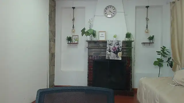 Snapshot of Khalia_ chatting on June 8, 2026, 6:52 pm Khalia online show from June 8, 2026, 6:52 pm