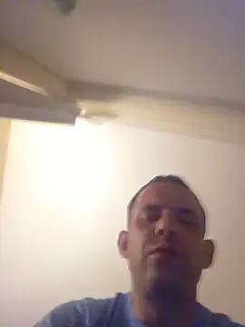 Snapshot of SingingTrunks chatting on July 17, 2026, 11:57 pm SingingTrunks online show from July 17, 2026, 11:57 pm