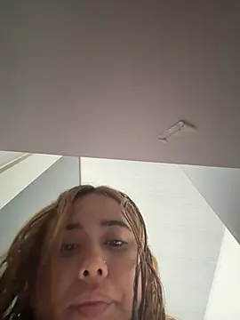Snapshot of Issie_01 chatting on June 28, 2026, 9:54 pm Issie 01 online show from June 28, 2026, 9:54 pm