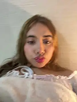 Snapshot of Issie_01 chatting on June 16, 2026, 9:59 pm Issie 01 online show from June 16, 2026, 9:59 pm