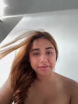 Snapshot of Issie_01 chatting on July 6, 2026, 2:35 pm Issie 01 online show from July 6, 2026, 2:35 pm