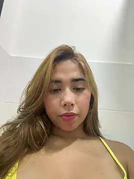 Snapshot of Issie_01 chatting on July 5, 2026, 11:11 pm Issie 01 online show from July 5, 2026, 11:11 pm