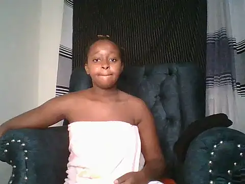 Snapshot of Ellah_simone chatting on June 17, 2026, 11:14 pm Ellah simone online show from June 17, 2026, 11:14 pm