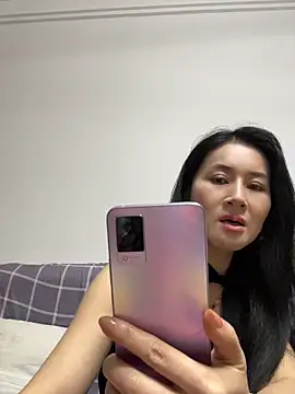 Snapshot of yanzi-888 chatting on June 7, 2026, 1:05 pm yanzi-888 online show from June 7, 2026, 1:05 pm