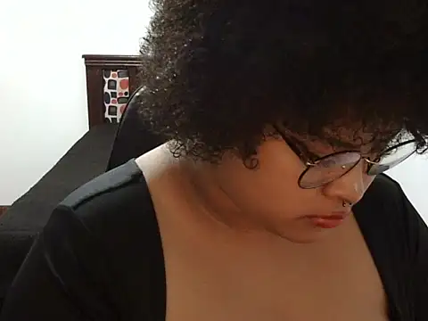 Lolacurly69 online show from June 16, 2026, 12:10 am