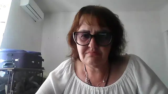 Snapshot of ErikaXShine chatting on June 21, 2026, 12:44 pm ErikaXShine online show from June 21, 2026, 12:44 pm