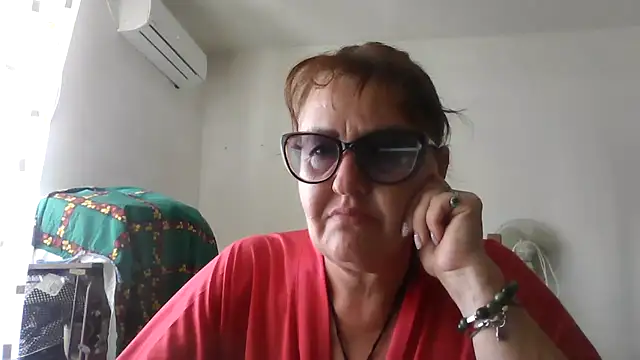 Snapshot of ErikaXShine chatting on June 25, 2026, 12:10 pm ErikaXShine online show from June 25, 2026, 12:10 pm
