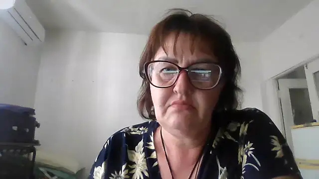Snapshot of ErikaXShine chatting on June 18, 2026, 11:59 am ErikaXShine online show from June 18, 2026, 11:59 am