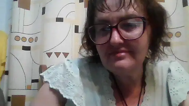 Snapshot of ErikaXShine chatting on June 16, 2026, 8:09 pm ErikaXShine online show from June 16, 2026, 8:09 pm