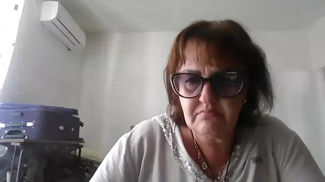Snapshot of ErikaXShine chatting on June 22, 2026, 12:13 pm ErikaXShine online show from June 22, 2026, 12:13 pm