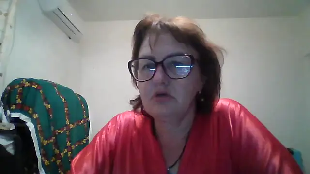 Snapshot of ErikaXShine chatting on July 1, 2026, 6:52 pm ErikaXShine online show from July 1, 2026, 6:52 pm