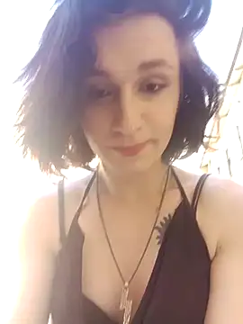 MickeQuinee online show from July 18, 2026, 10:57 am