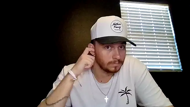 Snapshot of Mikecloudyhawk chatting on July 5, 2026, 10:49 pm Mikecloudyhawk online show from July 5, 2026, 10:49 pm